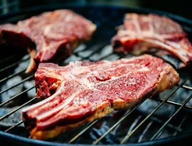 Ψημένη μπριζόλα ή τσιγάρο; - Τι είναι χειρότερο;